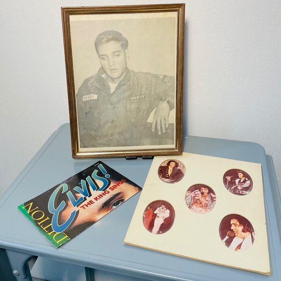 Elvis Presley Photos - Picture 1 of 4